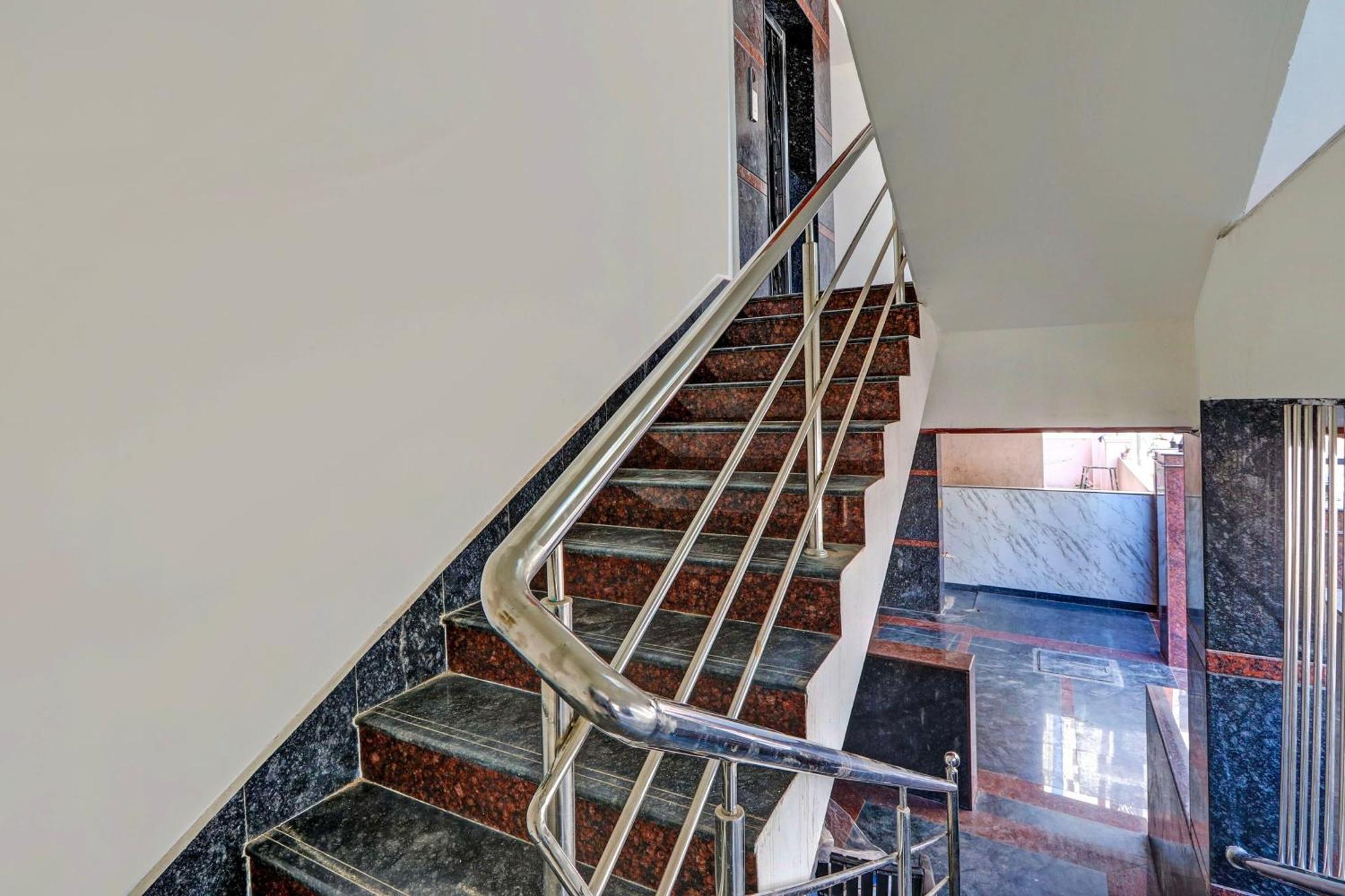 Super Collection O Gachibowli Phase 2 Near Isb Hotel Bagian luar foto
